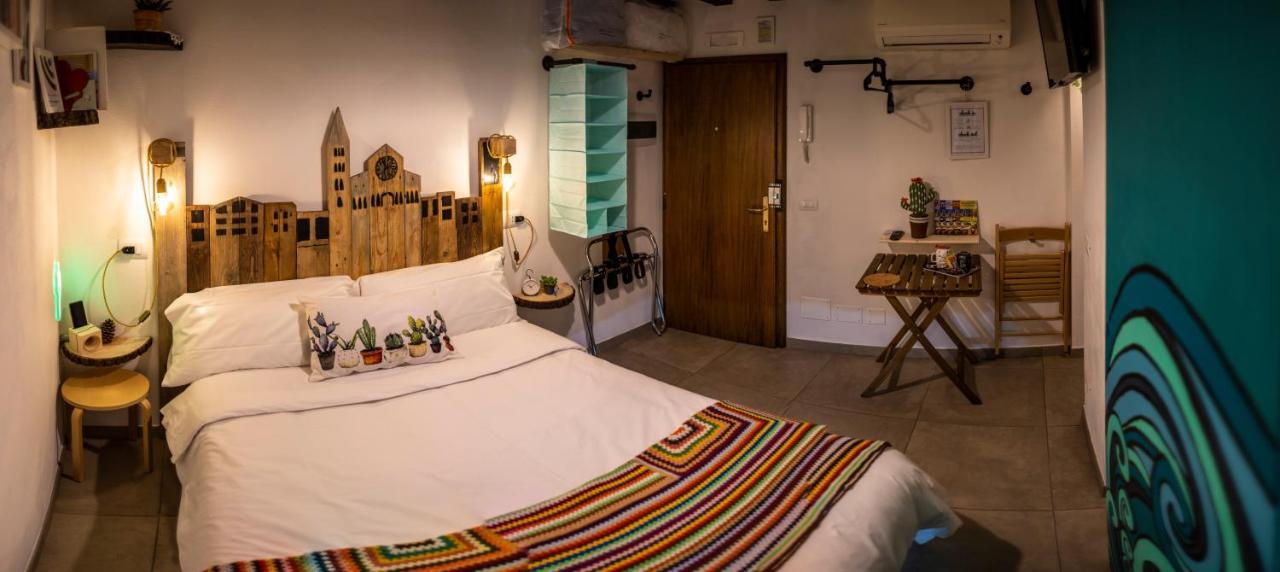 La Pomposa Del Teatro Hotel โมดินา ภายนอก รูปภาพ