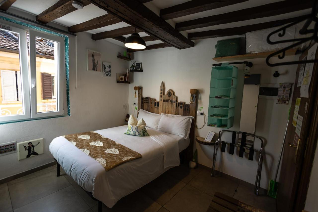 La Pomposa Del Teatro Hotel โมดินา ภายนอก รูปภาพ