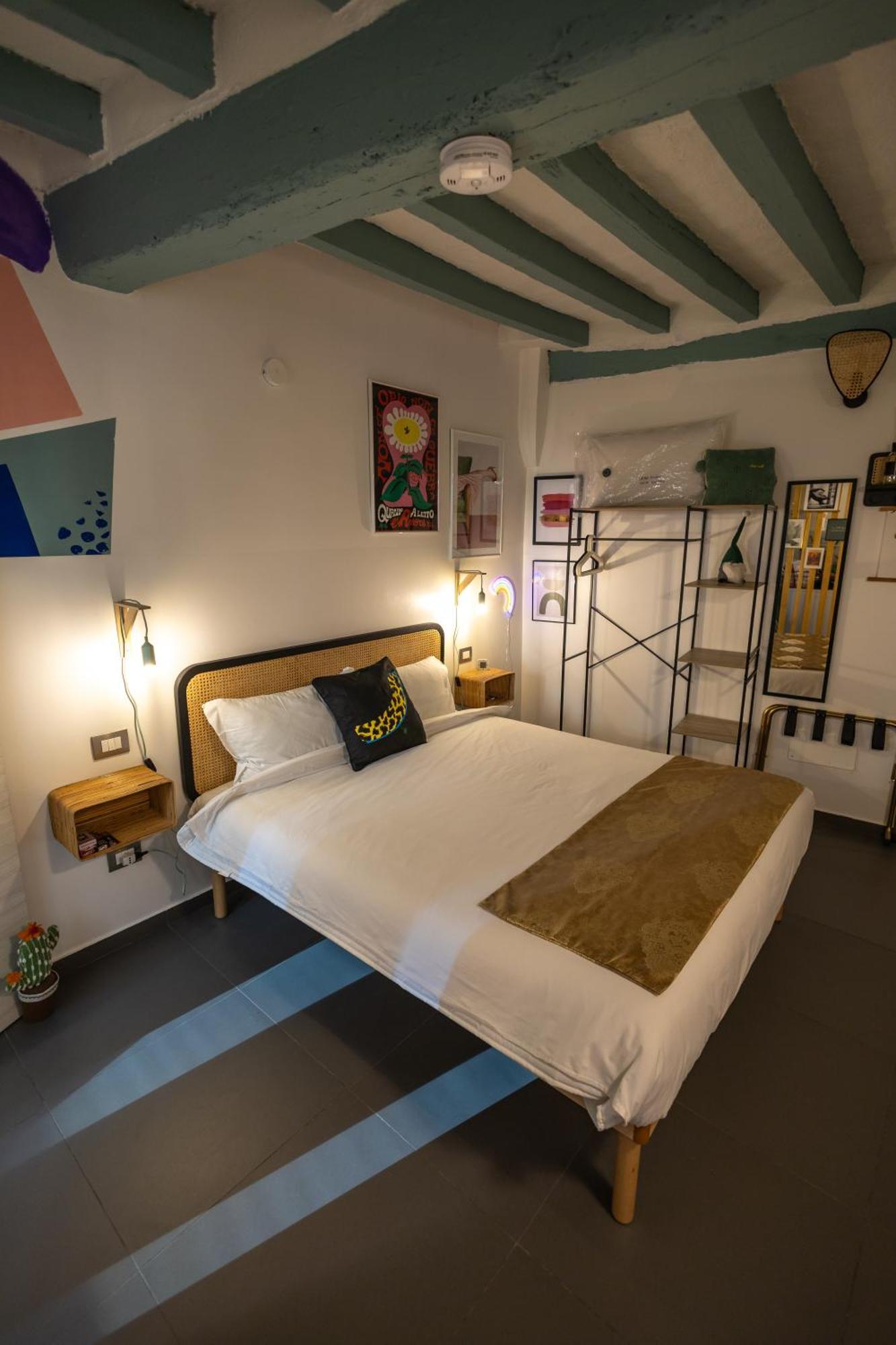 La Pomposa Del Teatro Hotel โมดินา ภายนอก รูปภาพ