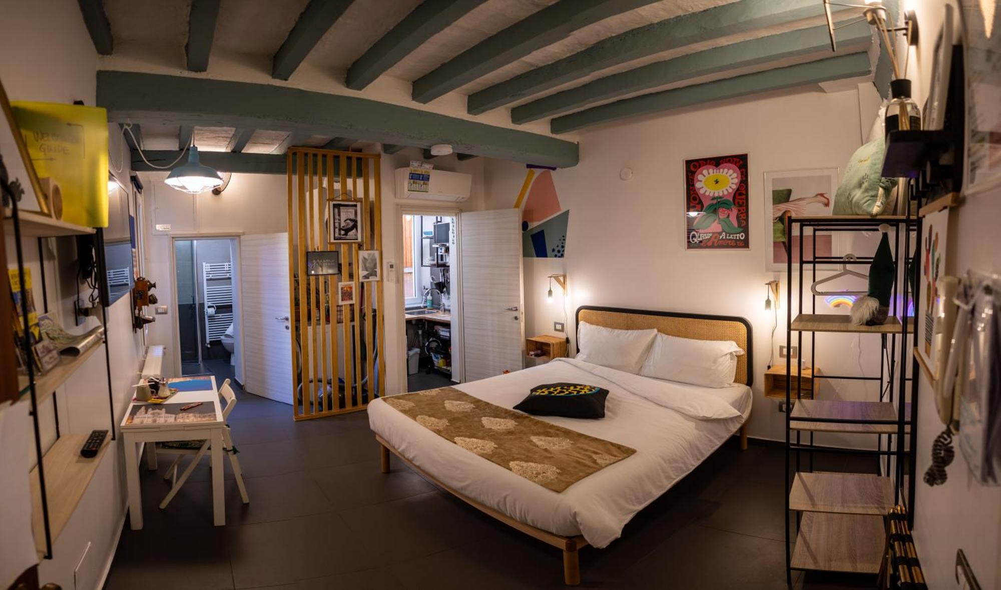 La Pomposa Del Teatro Hotel โมดินา ภายนอก รูปภาพ
