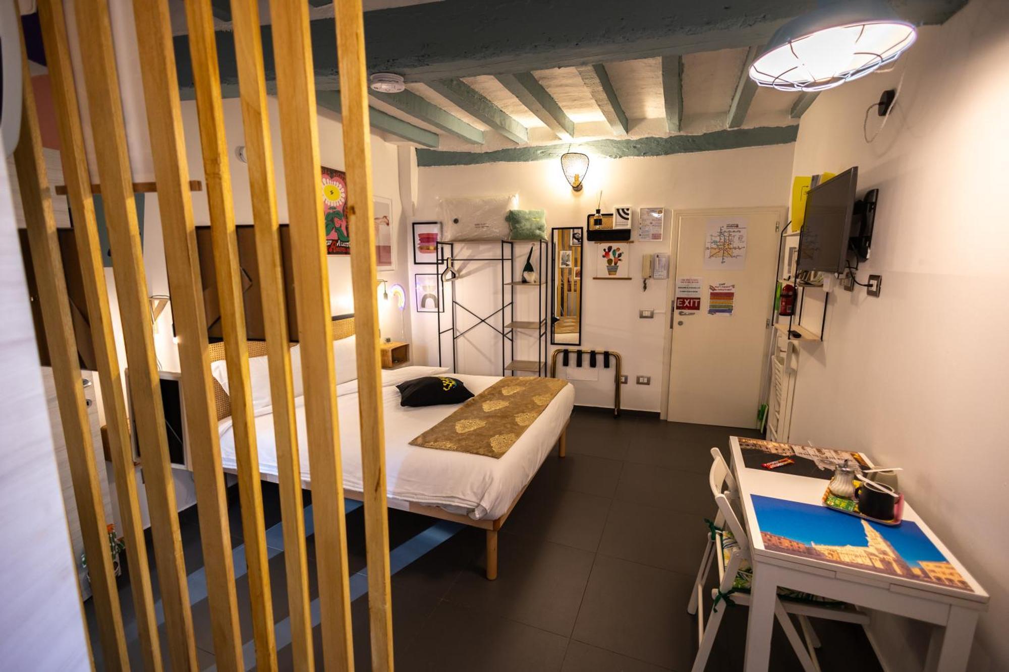 La Pomposa Del Teatro Hotel โมดินา ภายนอก รูปภาพ
