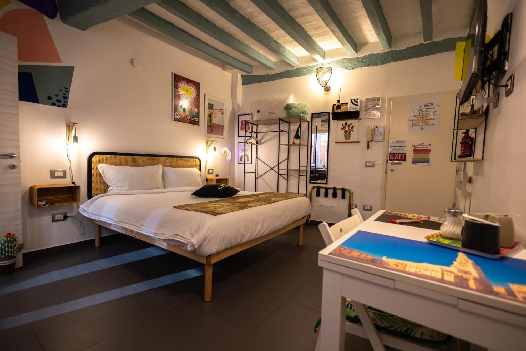 La Pomposa Del Teatro Hotel โมดินา ภายนอก รูปภาพ